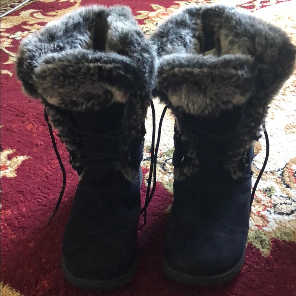 Black faux fur boots
